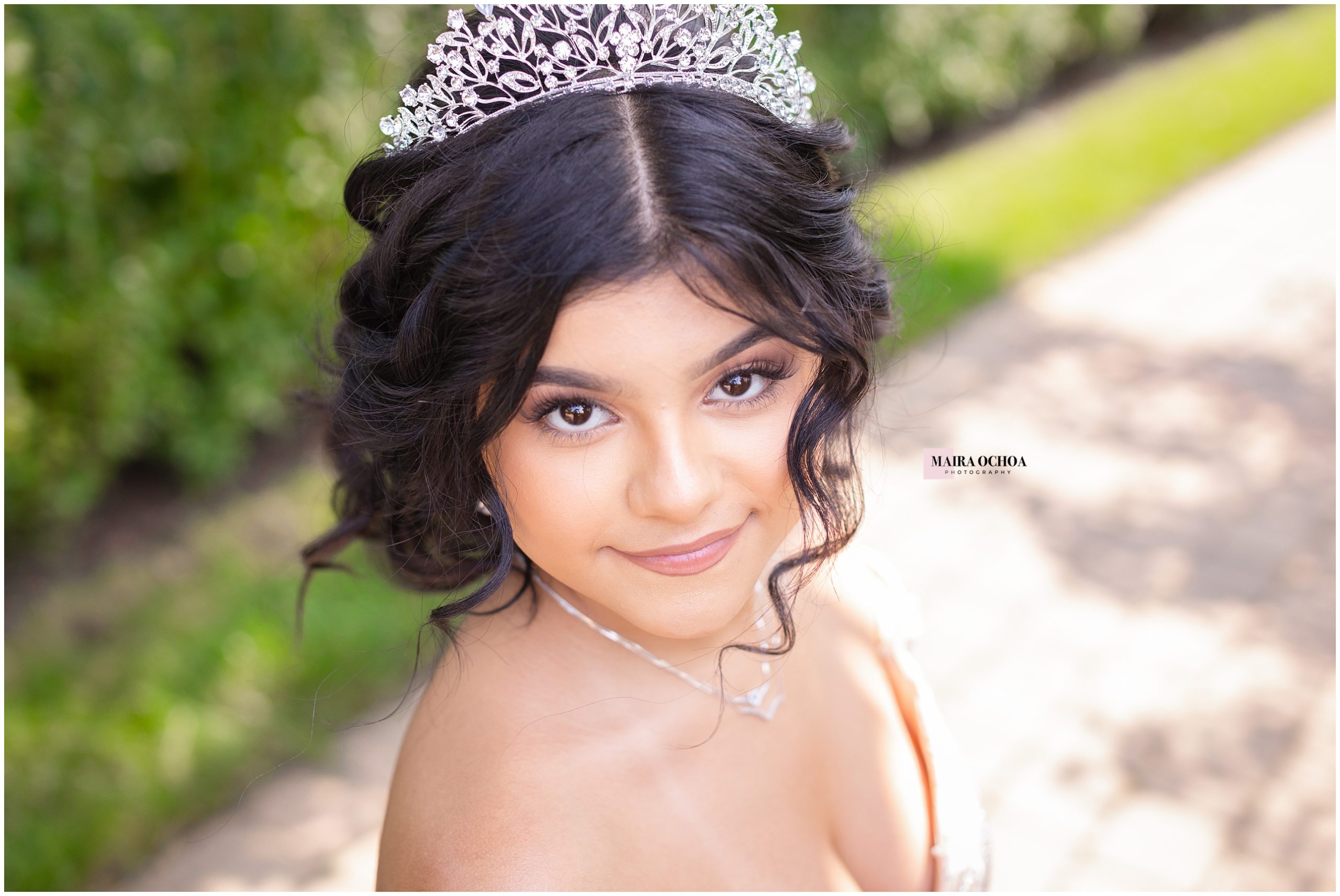 Beautiful Latina Quinceañera at the Bahá'í House of Worship Wilmette, IL 