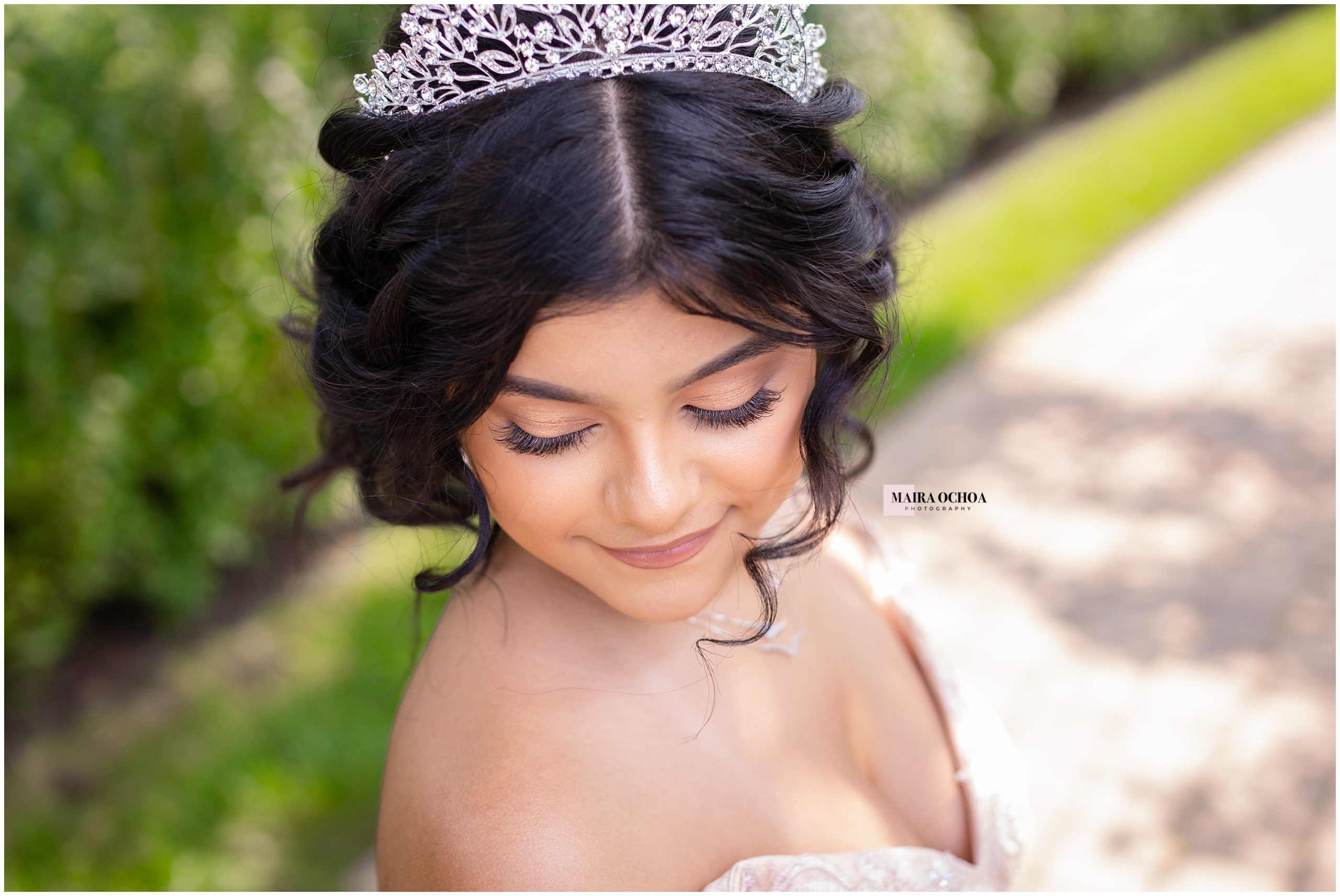 Beautiful Latina Quinceañera at the Bahá'í House of Worship Wilmette, IL
