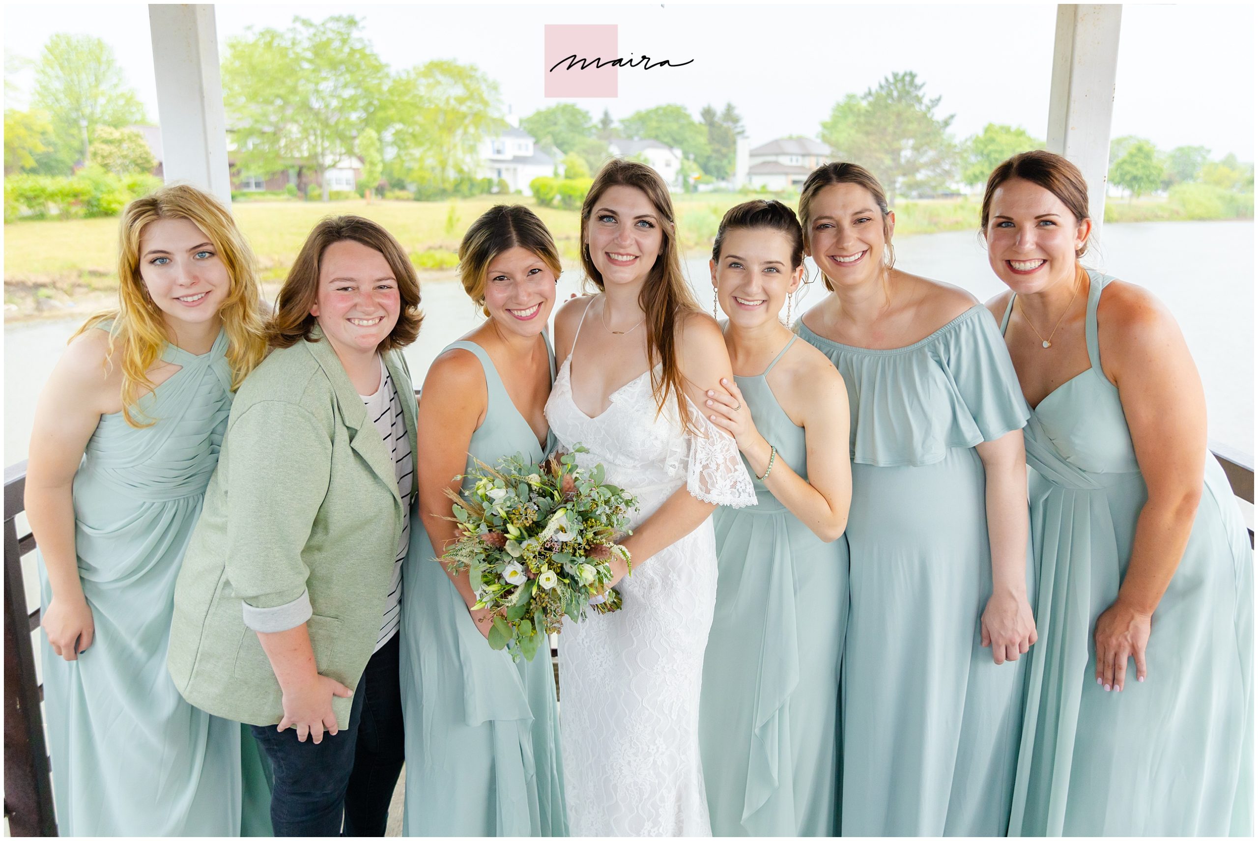 bride and her bridesmaids turquoise dresses